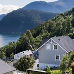 Casa vacanze Four Bedroom House With Fjord Views *