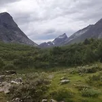Four Bedroom House With Fjord Views Hébergement de vacances