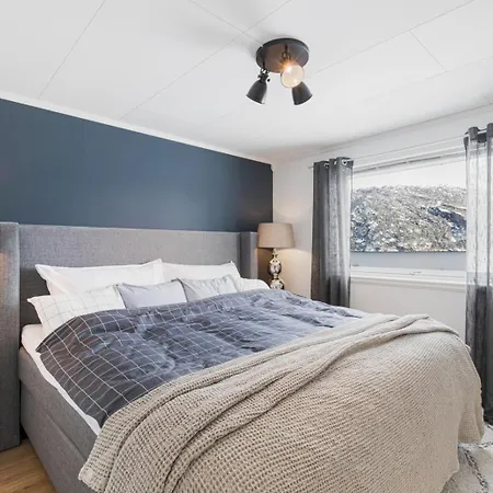 Casa vacanze Four Bedroom House With Fjord Views *