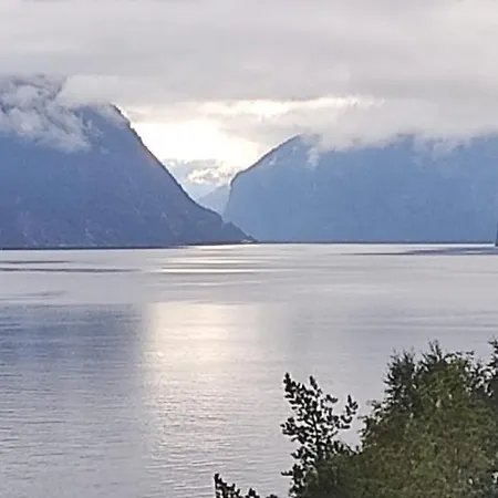Four Bedroom House With Fjord Views Странда